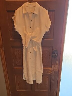 Anthropologie Maeve Cream and Mustard Label Detail Tee